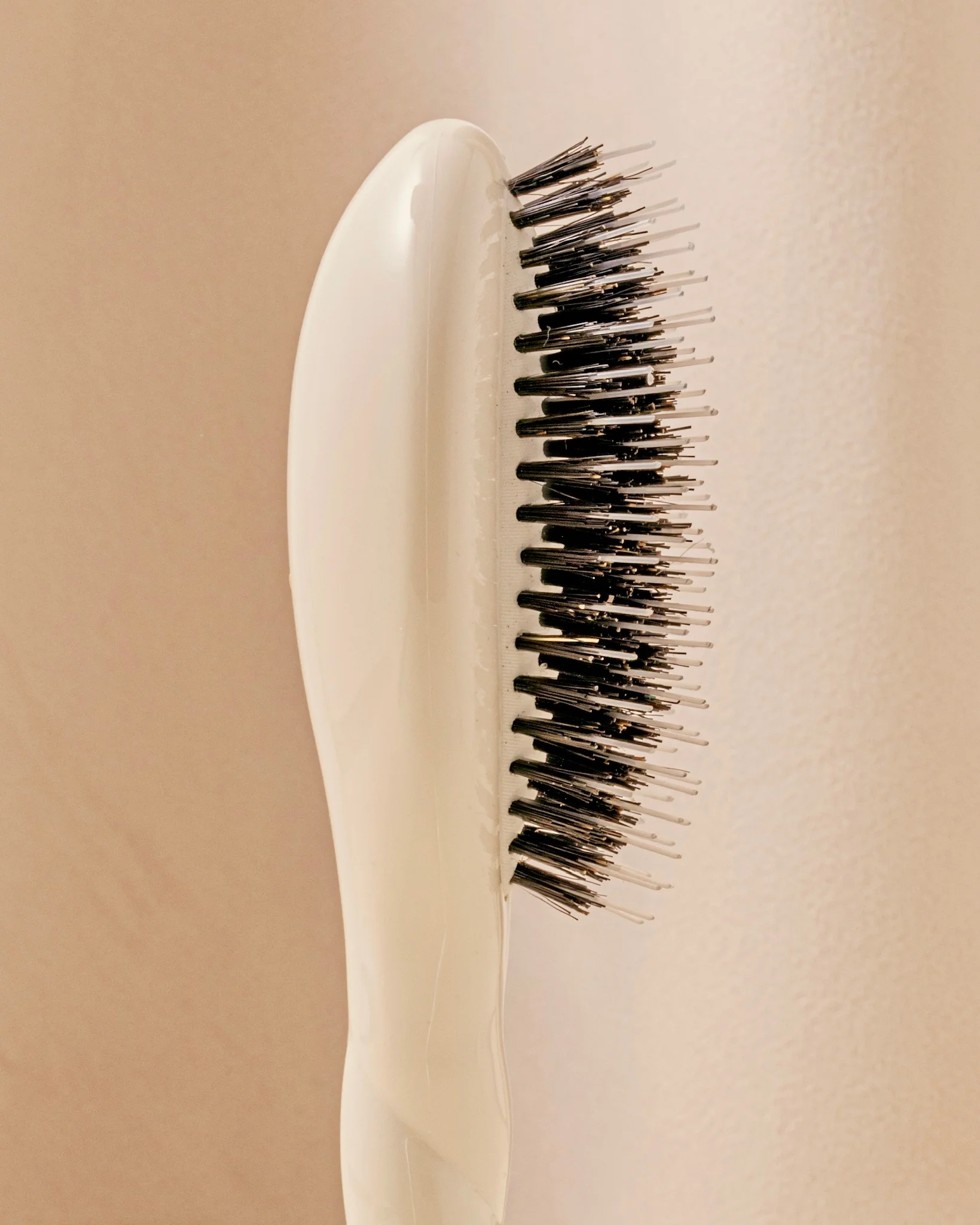 N.02 La Petite Brosse Démêlante & Soin l'Indispensable Blanc Crème - Image 3