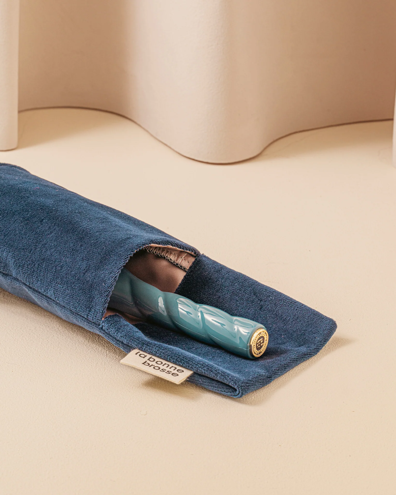 N.04 La Brosse Démêlante & Massante La Miracle Bleu Encre - Image 5